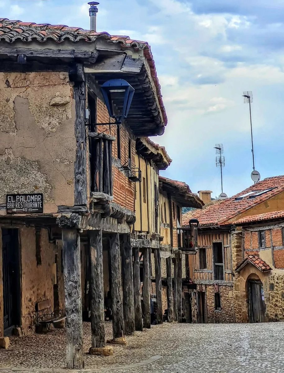 Soriaestademoda's tweet image. ¡Esta maravilla es el gran imprescindible de la provincia!
Seguro que cada vez que vengas a Soria no vas a poder evitar repetir.
¡CALATAÑAZOR
#calatañazor #Soria #Soriaestademoda @cyleesvida #Castillayleon #spain #españa @spain @Magicalspain @arteviajero_com @sorianitelaimag