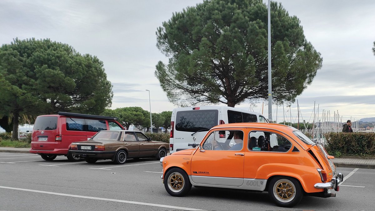 JouMike's tweet image. Puerto deportivo de Hondarribia... Dos en uno
#FordTaurus #Seat600 #Abarth