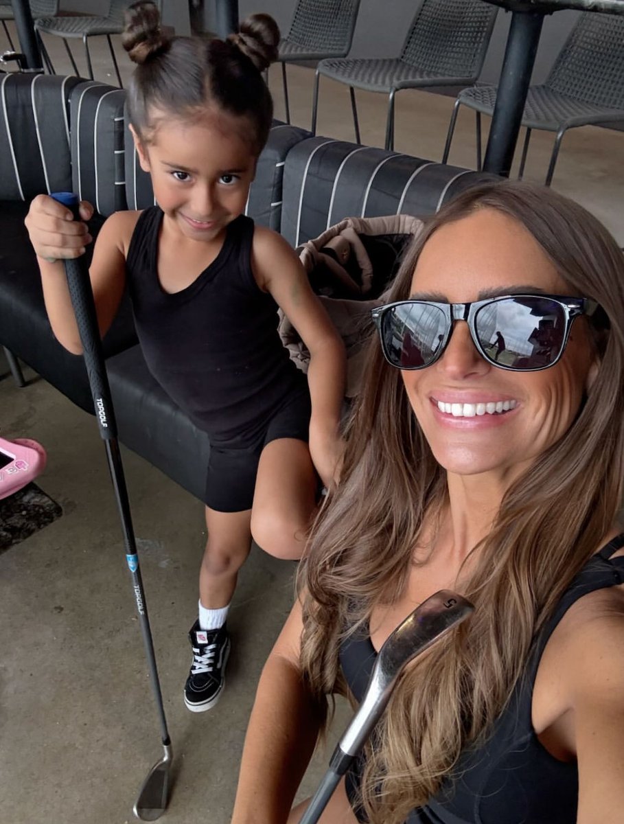 Who is gonna join us it’s last Sunday of the month ! Happy Sunday guys make sure you enjoy your self and prepare for work tomorrow 🌹❤️🤪retweet 💕😍