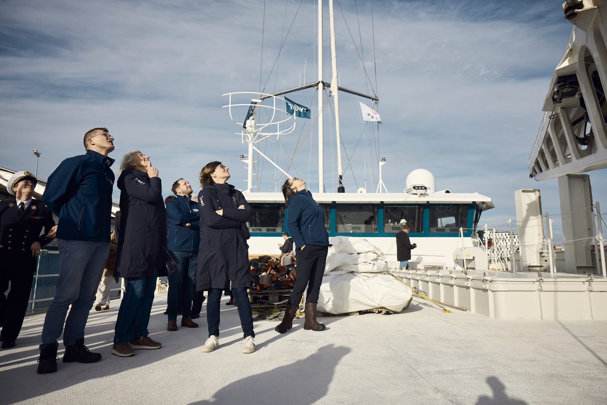 Départ réussi pour la <a href="/TransatCafeLOR/">TRANSAT CAFÉ L’OR</a> qui réunit toutes la voiles, au Havre, parce que le vent sert aussi à décarboner le transport maritime ! 
Merci à l'organisation, aux équipes et clients et à la ministre-navigatrice <a href="/CathChabaud/">Catherine Chabaud</a> pour sa visite ! 
#café #àlavoile #climat