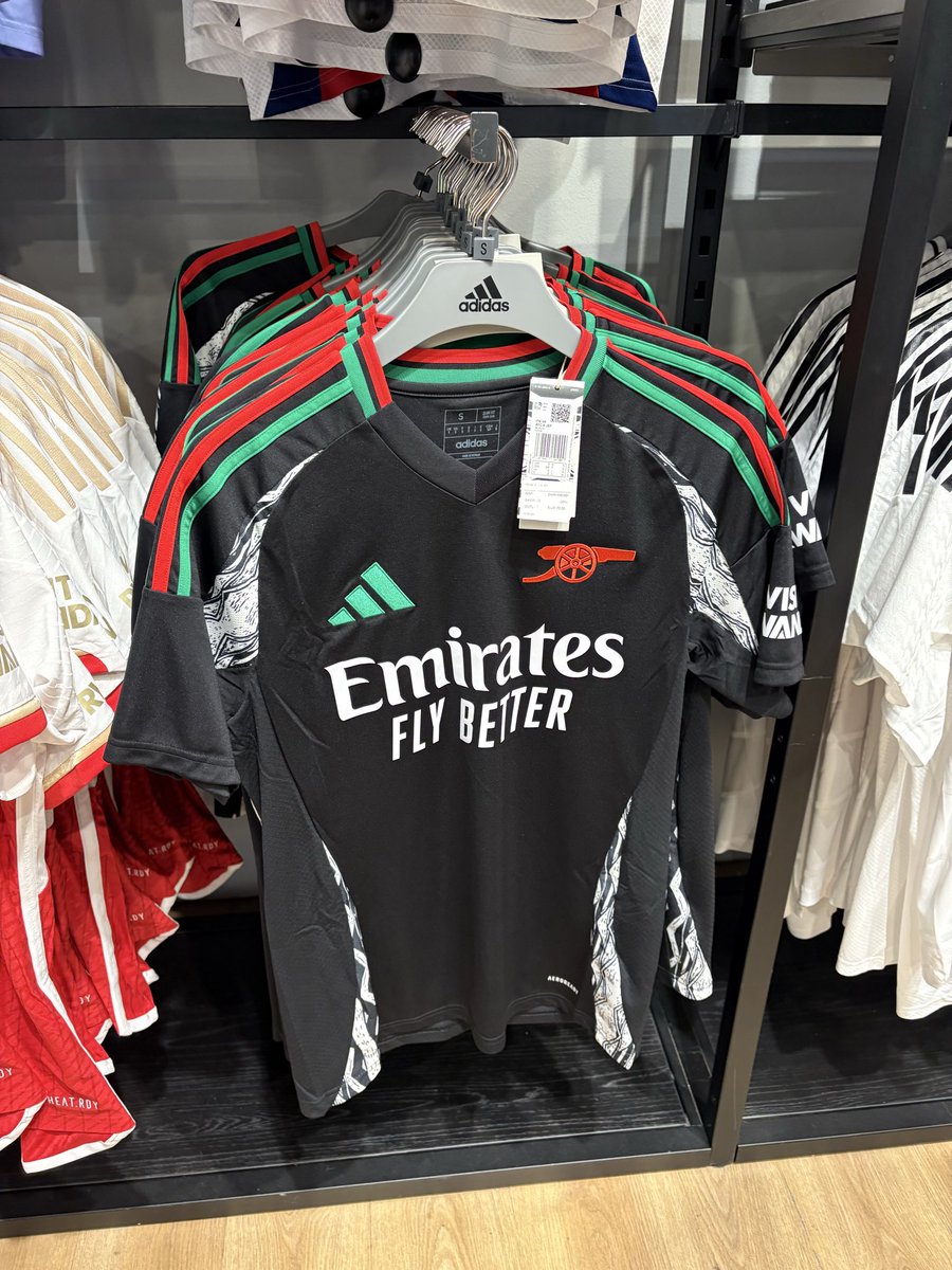 myysungchan's tweet image. EVERYWHERE I GO I SEE HIS FACE..