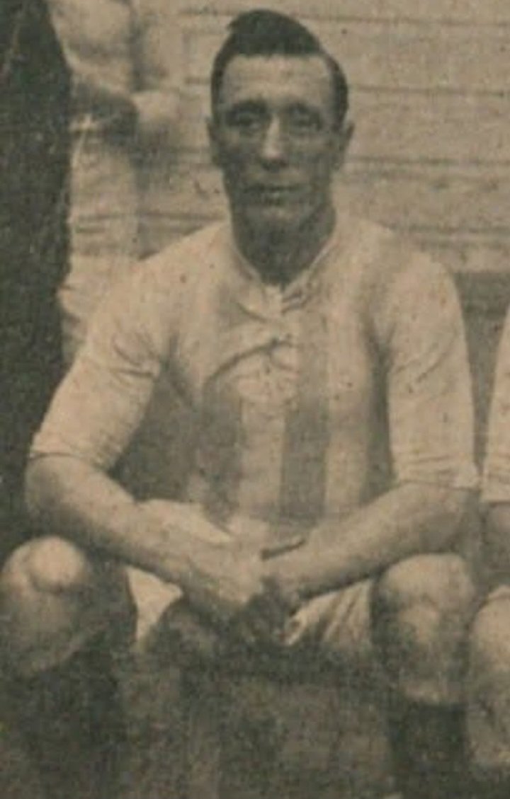 PCioccale's tweet photo. Un 26/10/1913, hace 112 años. Se jugaba la final de la #CopaCompetencia @LANACION teniéndolo a @ArgdeQuilmesOf como protagonista. El Campeón @RosarioCentral le ganó al #ElMate por 3 a 2 la final.
📸 Formaciones Dannaher y Polimeni, los goles mates
@ImagenesCanalla @ChavoFuchs https://t.co/IXHttvBNRx