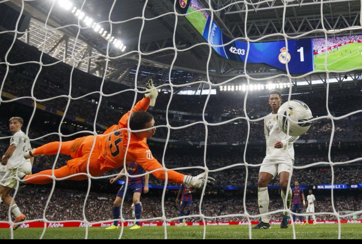 XavismoFCB_'s tweet photo. 🔥🔥DERROTA SIN EXCUSAS🔥🔥

El Madrid nos pasó por encima desde el minuto 1. Primera parte bochornosa, segunda parte de impotencia absoluta.

Lamine, DESAPARECIDO. Más pendiente de likes que de jugar.

Nos creemos los mejores… pero hoy hemos sido un meme.

Y lo dice un culé. https://t.co/n8sb9YFOSn