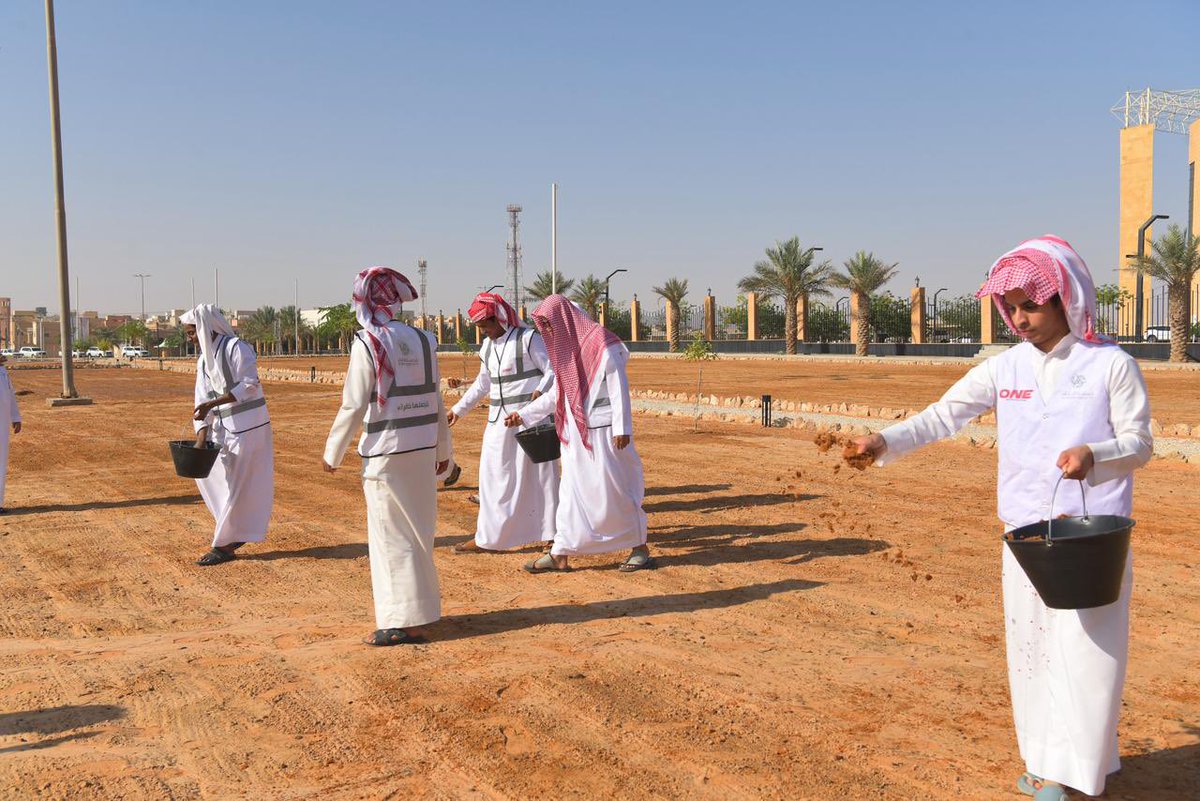 بأيدي أبنائنا طلاب مدارس تمير 
والمتطوعين 🌱
زُرعت اليوم بذور الجمال في ساحات مدينة تمير ضمن مبادرة زراعة البذور الربيعية، التي نفذتها جمعية البراري بالتعاون مع بلدية تمير  <a href="/TumairMunicipal/">بلدية تمير</a> 
معًا نغرس الأمل ونرسم مستقبلاً أكثر اخضرارًا 💚
#جمعية_البراري #السعودية_الخضراء