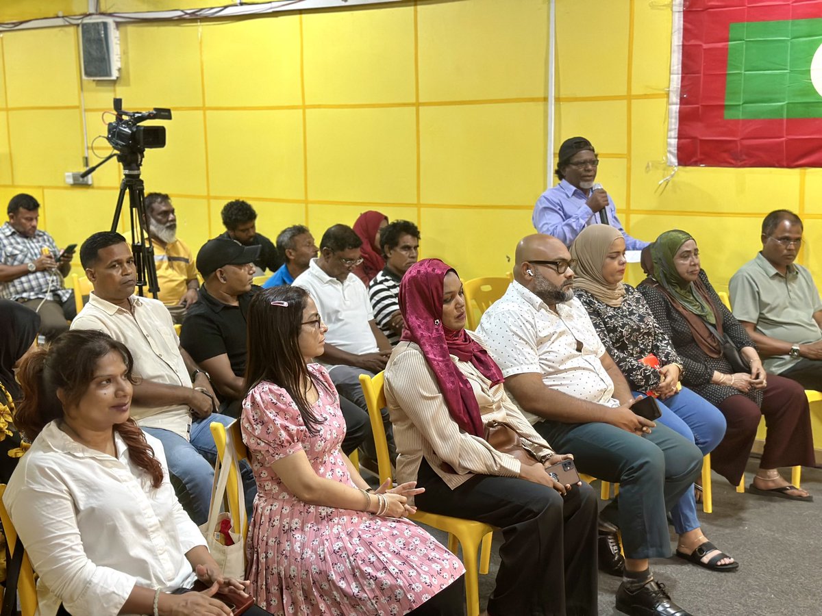 charly_thuthu's tweet image. ސަރުކާރުން ރައްޔިތުންގެ ބޯހިޔާވަހިކަމަށް އިހުމާލުވެފައިވާތީ އެމްޑީޕީގެ ޕާލިމެންޓްރީ ގްރޫޕުން ބާއްވާ އޯޕެން މައިކް އިވެންޓް ދަނޑިކޮށީ ހަރުގޭގަ ކުރިއަށްދަނީ.

#LootuvaifiLootuvaifi