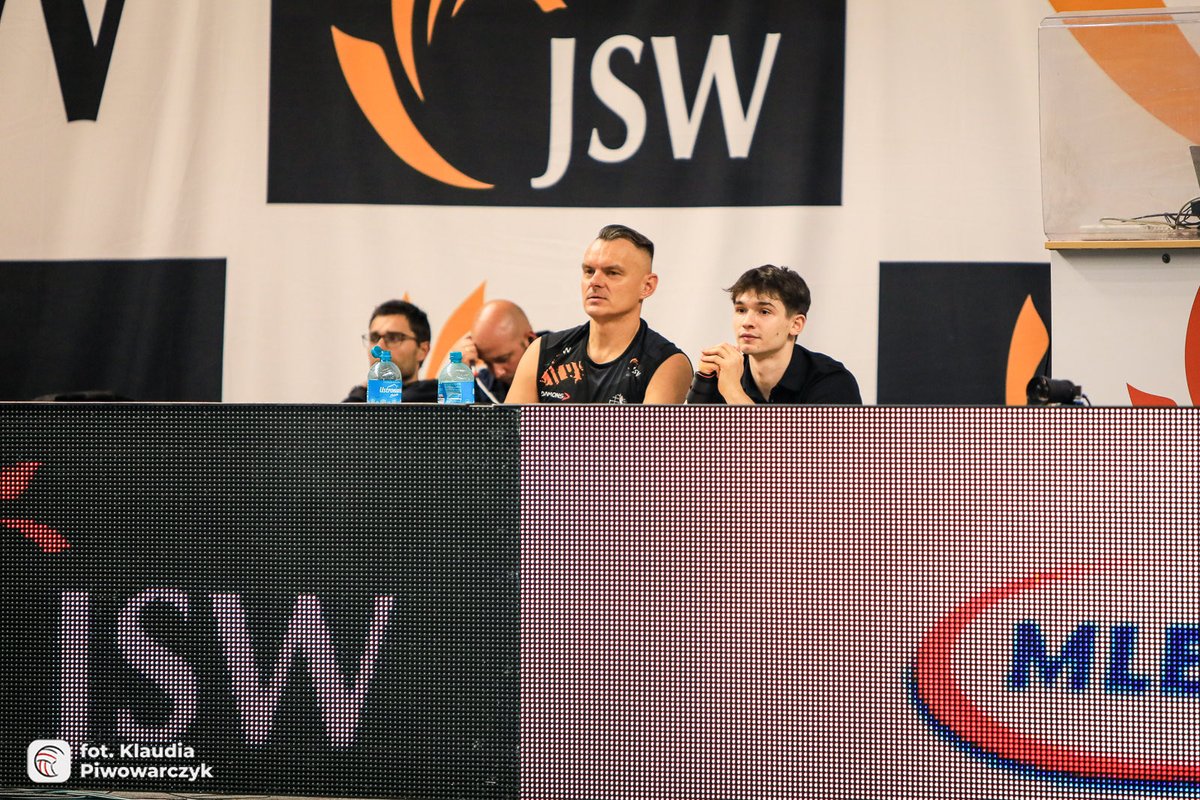 Siatkarska <a href="/PlusLiga_/">PlusLiga</a> zawitała w Jastrzębiu Zdroju 🦅

Zapraszamy na fotorelacje <a href="/KKadi6/">Klaudia Piwowarczyk ⚡</a> ze zwycięskiego dla Jastrzębian spotkania 🤙🏼