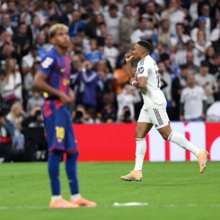 Shadaya_Knight's tweet image. We really had Barca fans saying Yamal is better than Mbappe

Yes, the same Mbappe who won a World Cup at 18 was said to be below a 17 year old with 9 league goals

Put some respect on this man