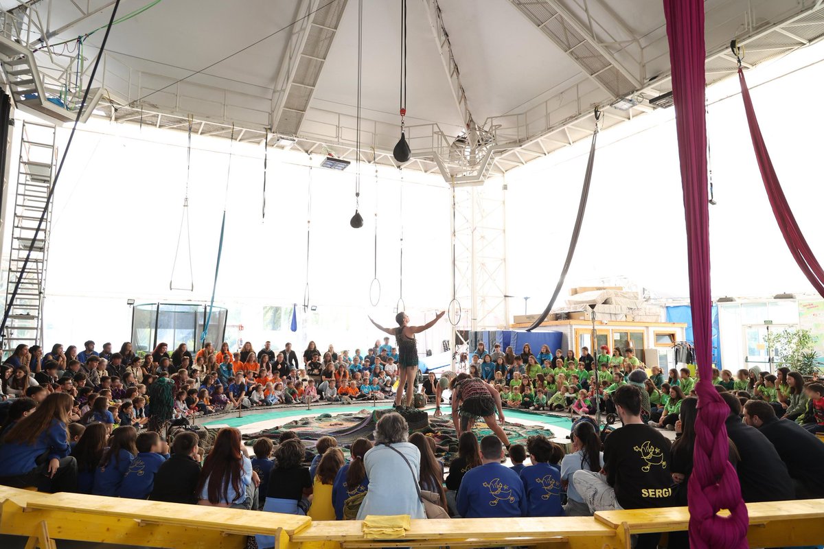 Alcobendas_ayto's tweet photo. 🎪 ¡Encuentro Interclubes en Alcobendas!
Los clubes infantiles y juveniles han disfrutado hoy de un espectáculo de circo en El Invernadero 🤹♀️
✨ Creatividad, amistad y mucho compañerismo en una jornada para recordar 🎯
#JuventudAlcobendas #Interclubes https://t.co/MMql2K4ZYh