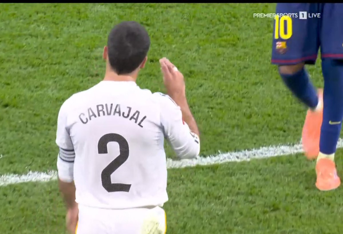 lamanodeldiego's tweet image. Carvajal no se esperó a otro día 
En cuanto terminó el juego directo fue a decirle que siguiera hablando a Lamine Yamal