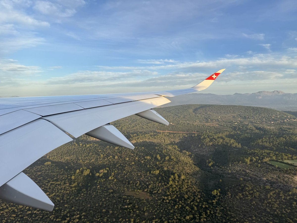 geeks_aviation's tweet photo. Inside yesterday’s Inaugural SWISS A350 flight to Palma de Mallorca 

4) Arrival into Palma de Mallorca 

#Swiss #A350 #Zurich #Switzerland 
#Mallorca https://t.co/h4G9N9ett2