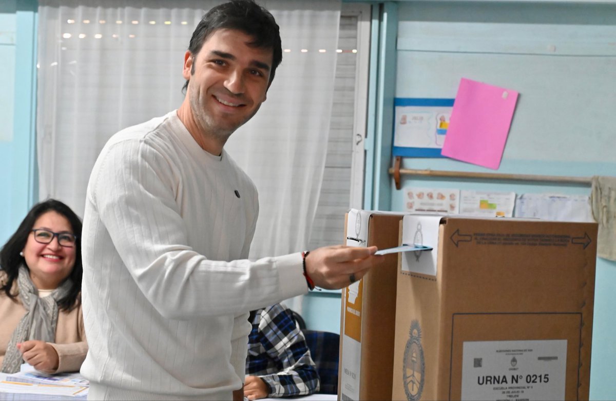 🗳️ Como cada elección, votando en mi querida Escuela N° 5 de Trelew y cumpliendo con orgullo nuestro deber cívico.

¡Les deseo una gran jornada democrática y en paz a todos los chubutenses! 🇦🇷