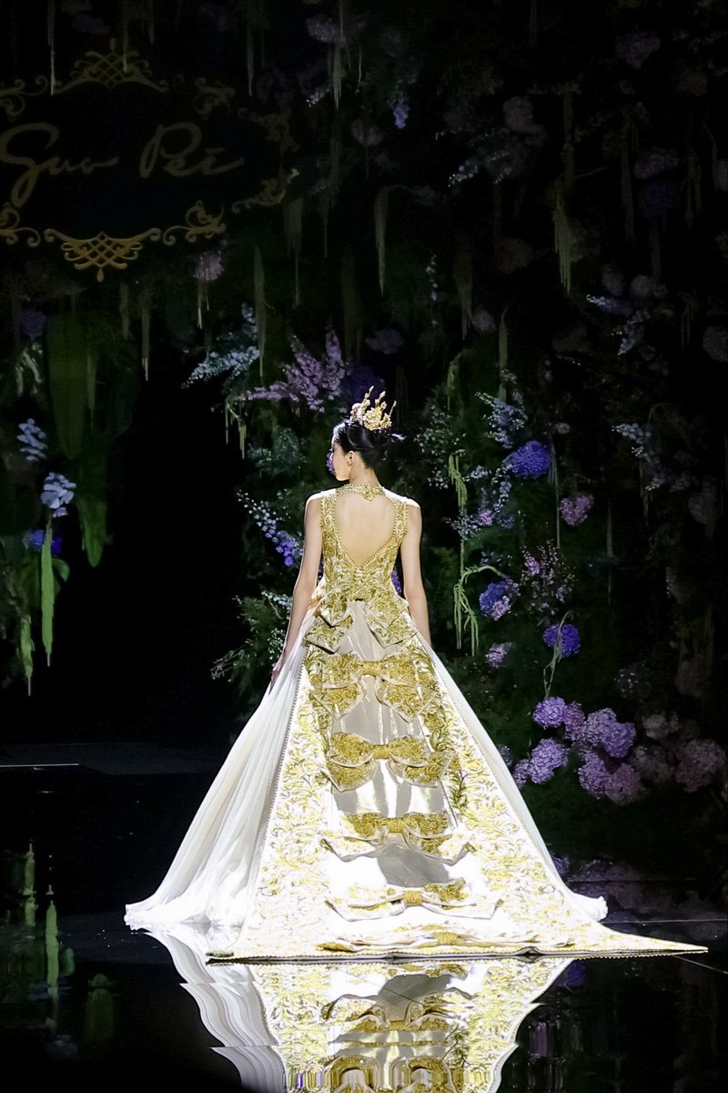 JenniferQu517's tweet photo. 2025 Beijing Fashion Week https://t.co/cQwHV0T9S7
