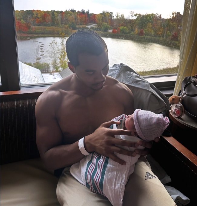 🍼 DOUBLE JOY IN DETROIT: Lions Stars Kalif Raymond and Frank Ragnow Welcome Their Newborns — A Heartwarming New Chapter for the Pride 🦁❤️-yentrang123