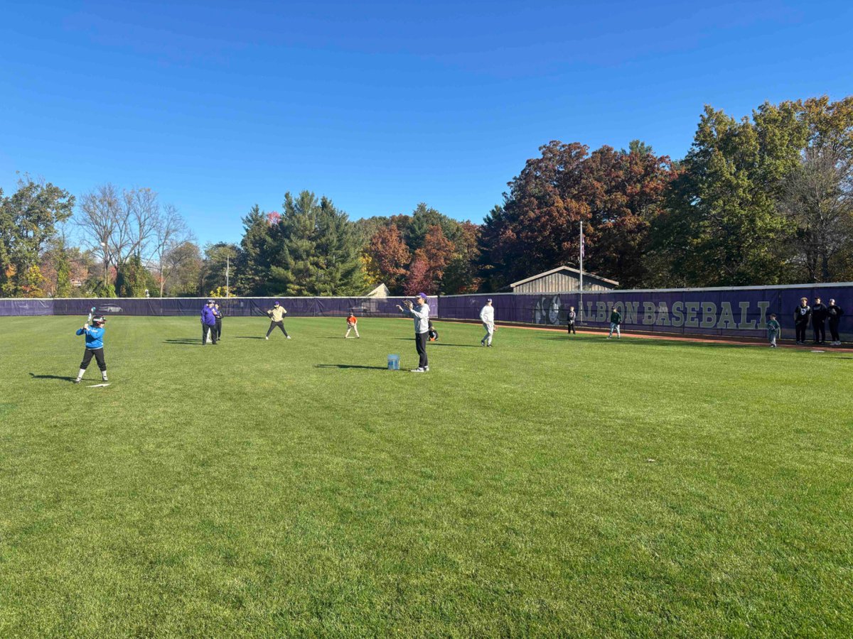 The chilly weather didn't stop these littles yesterday from taking part in the SAAC Softball clinic yesterday! 

Stay hungry and reach those dreams, youngsters! 

#GoBrits