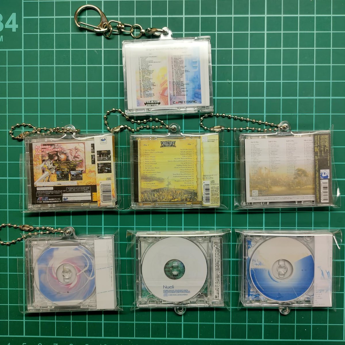 Scennano's tweet photo. ミニCDキーホルダーいろいろ。インクジェットのコピー用紙でもそれっぽく仕上がって楽しい。 https://t.co/Aaju4b6F2w