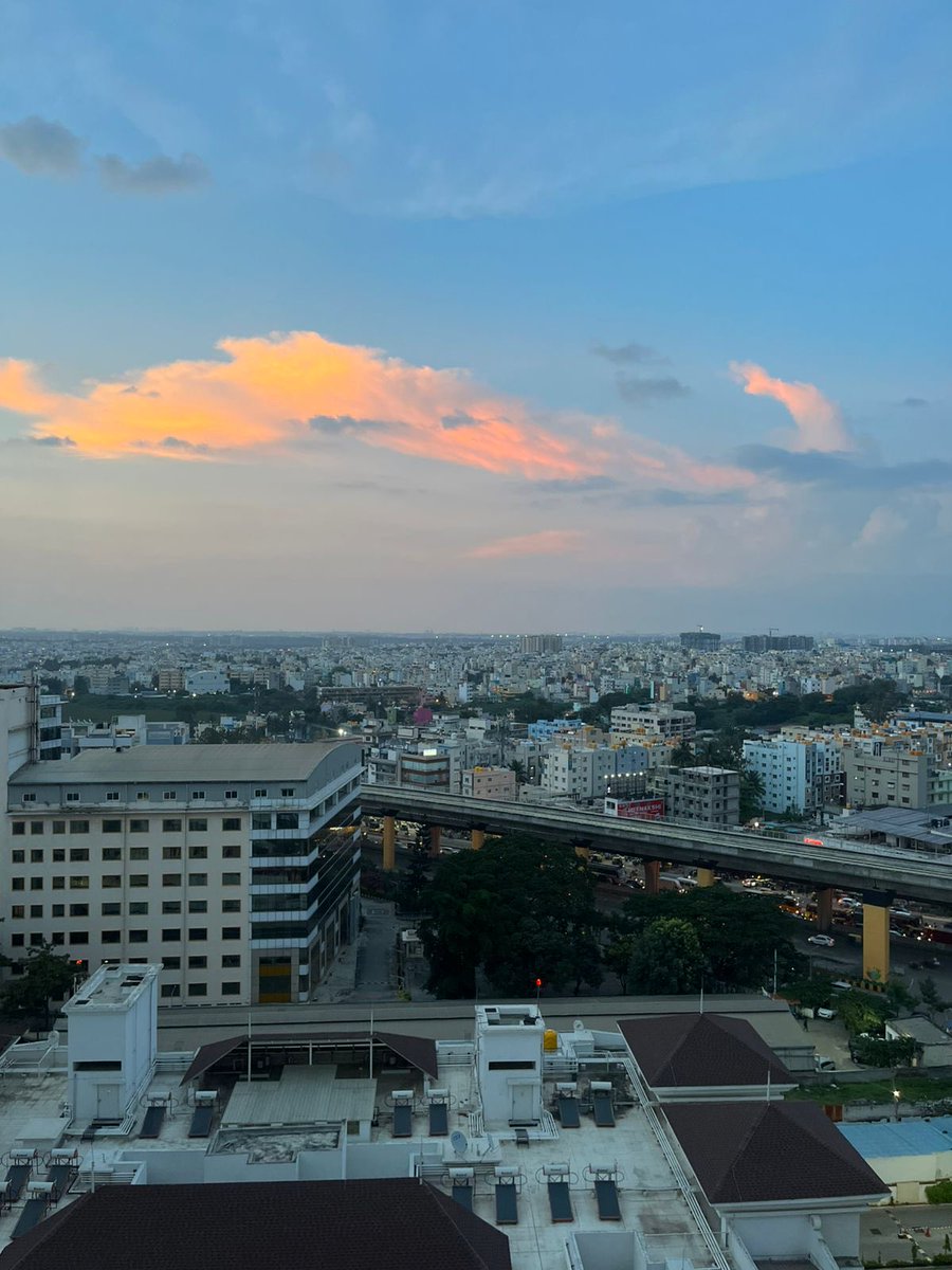 aditi_tibarewal's tweet photo. I’m moving out of my house in blr (AGAIN!!) and looking for someone to take my place.

Great house, great flatmates — and a cat 🐱
16th floor, with a crazy view!

-> Location: Room in 3bhk, Purva Westend, Kudlu Gate (15 min drive from HSR on good days)
-> Rent: ₹24,999 + ₹1,888 maintenance
-> Security Deposit: ₹66,666
-> No brokerage
-> Well ventilated, lots of sunlight, ready to move in w cook, help - all in place
-> Amenities: Pool, gym, tennis court, billiards, dance room & more!

DM if interested :))

@FlatsnFlatmates @BangaloreRoomie @peakbengaluru