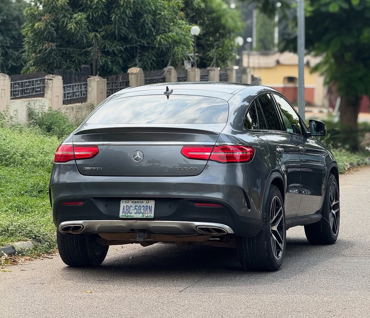 Abj_Auto_cars's tweet photo. ‼️ MERCEDES-BENZ GLE43 AMG — 2017
📃 DUTY: Original custom duty ☑️
🏷️ PRICE: ₦57,000,000
📍LOCATION: Abuja 🇳🇬
📞CALL/WHATSAPP: 08052712169 / 09112199464
Performance-tuned GLE43 AMG — sports power with family SUV practicality; crisp handling and more.
#gle43 #abuja #enugu #lagos https://t.co/AeWcAdnpIN