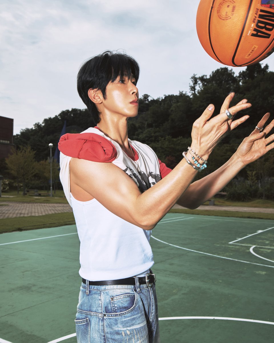 TVXQ's tweet image. #1 Break of KNOW

U-KNOW 유노윤호 The 1st Album 【I-KNOW】
➫ 2025.11.05 6PM (KST)

💿Pre-order
U-KNOW.lnk.to/I-KNOW

#UKNOW #유노윤호
#IKNOW #UKNOW_IKNOW
#TVXQ! #동방신기 #東方神起