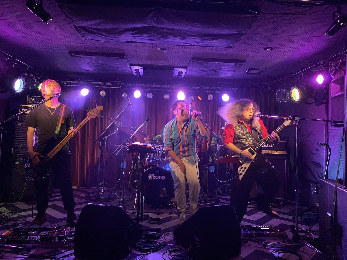 久々のあゆオン。
あゆみオンデマンド。

演奏のレベルがまた一段と上がった気がする。

が、今回目を惹いたのは伊藤オンデマンドの歌唱。

上手くなった、、よね？

マジでここまできたら、MC無くすか鍛えて欲しい笑

いい曲マジで多いので皆様ぜひ。

またジグザグも曲作って欲しい。