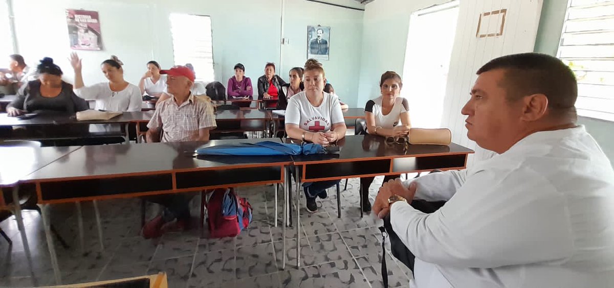 Dgsmjibacoa's tweet photo. Realiza  recorrido el  Director General de Salud el Dr Omar Ochoa Santiesteban, al puesto de mando del Consejo Popular de Naranjo para el  aseguramiento de las medidas adoptadas para preservar la salud de las personas 
#SaludMajibacoa 
#PreparadosYAlertas 
#CubaPorLaVida https://t.co/QP72T0rifT