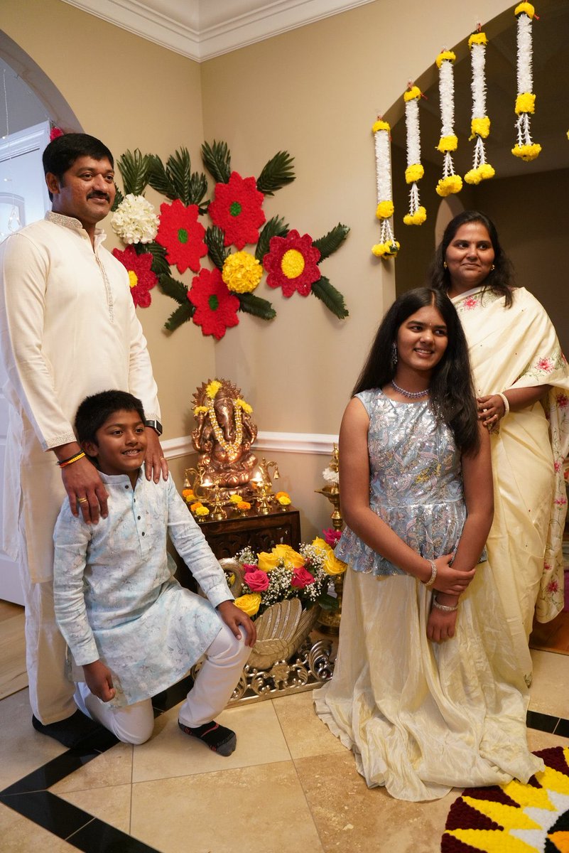 venuchenchu's tweet image. ✨ Diwali 2025 celebrations with family and friends — a night filled with light, laughter, and love! 🪔🎆

#Diwali2025 #FestivalOfLights #FamilyTime #FriendsAndFamily #DiwaliVibes #CelebrationMode  #usa #diwali