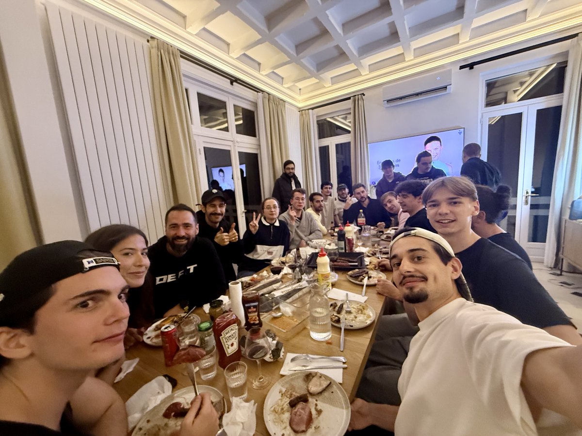 prediction_live's tweet image. About last night: big BBQ with all the @SuperteamFRANCE projects to relax for a moment before the final rush for the @colosseum Hackathon!