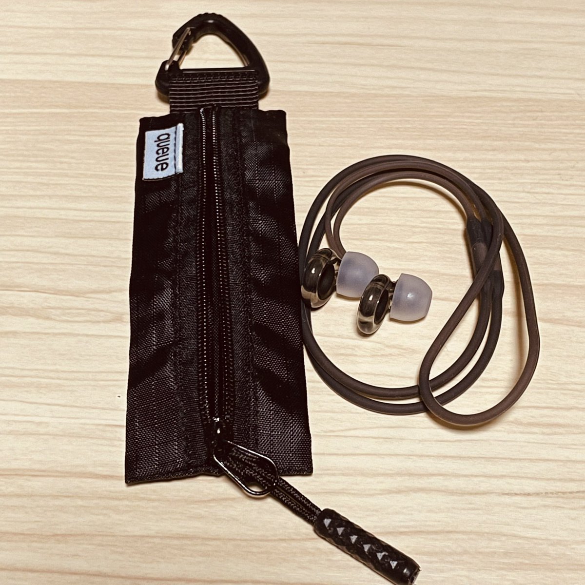 koko_hotto's tweet image. わが家のLoopのポーチはこれです。セリアで購入しました。

大きさの比較用に鉛筆シャープとステッドラーのシャープペンを置きました✏️✨（これもおすすめ）

メッシュタイプも中身が見えて良いですね🫶

#Loop
#耳栓
#ノイズリダクション
#聴覚過敏 🐰🎧