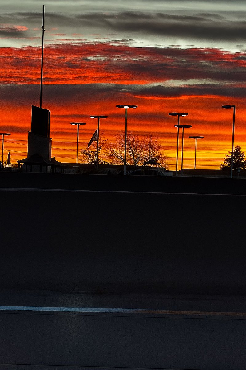 A Bronco game day sunrise! #denver #broncos #cowx 

<a href="/BianchiWeather/">Chris Bianchi</a>