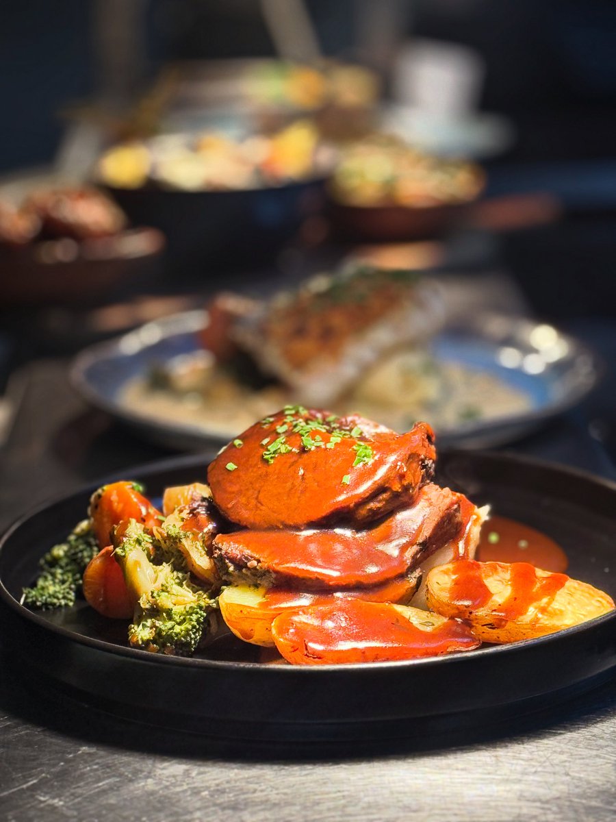 Slow-roasted Irish beef served with creamy mash, seasonal vegetables, roast potatoes &amp; rich red wine gravy. Available today and tomorrow (Bank Holiday Sunday &amp; Monday) 😋 #RoastBeef #No3Collon #LouthChat