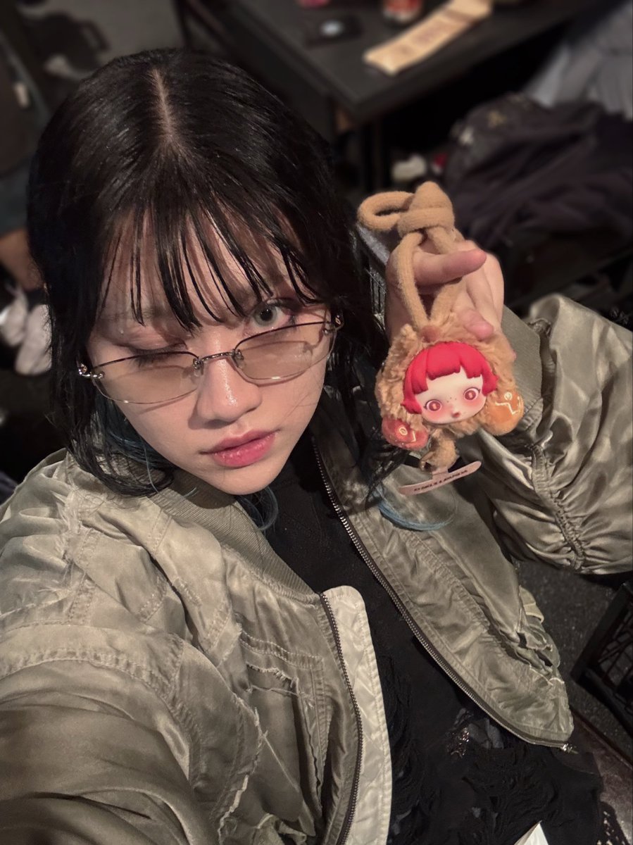 【受注生産】Chevon 谷絹茉優カラー　パーカー　フルジップ 受注生産】Chevon 谷絹茉優カラー パーカー フルジップ Chevon 谷絹