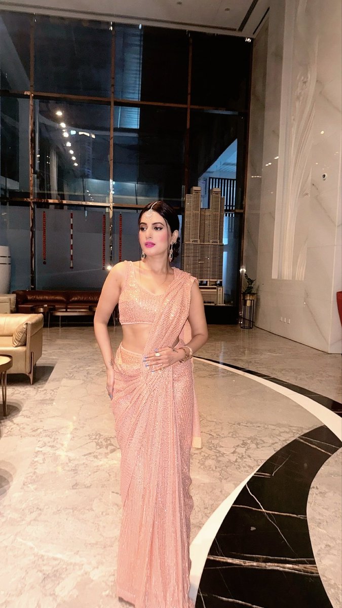 AnusmritiSarkar's tweet image. Diwali vibe 💓🧿✨

#HappyDiwali