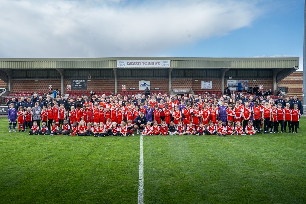 It was fantastic to welcome managers,  coaches,  players,  parents and family from Didcot Town Youth to the players day on Saturday. 

Thank you for your support. 

#Oneclub
#upthediddy🔴⚪️🔴💪