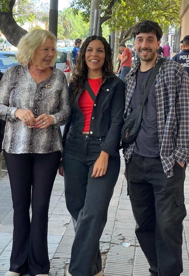 VilchesLaura's tweet photo. #Voté junto a quienes todos los días se la juegan para defender nuestros derechos como laburantes, las mujeres y diversidades sexuales, la juventud. Con el orgullo enorme de estar junto a esta troupe que da batalla y con @JosueePlevich  en particular mi compañero del @PTSarg ❤️✊ https://t.co/4oxDcq3Ph4