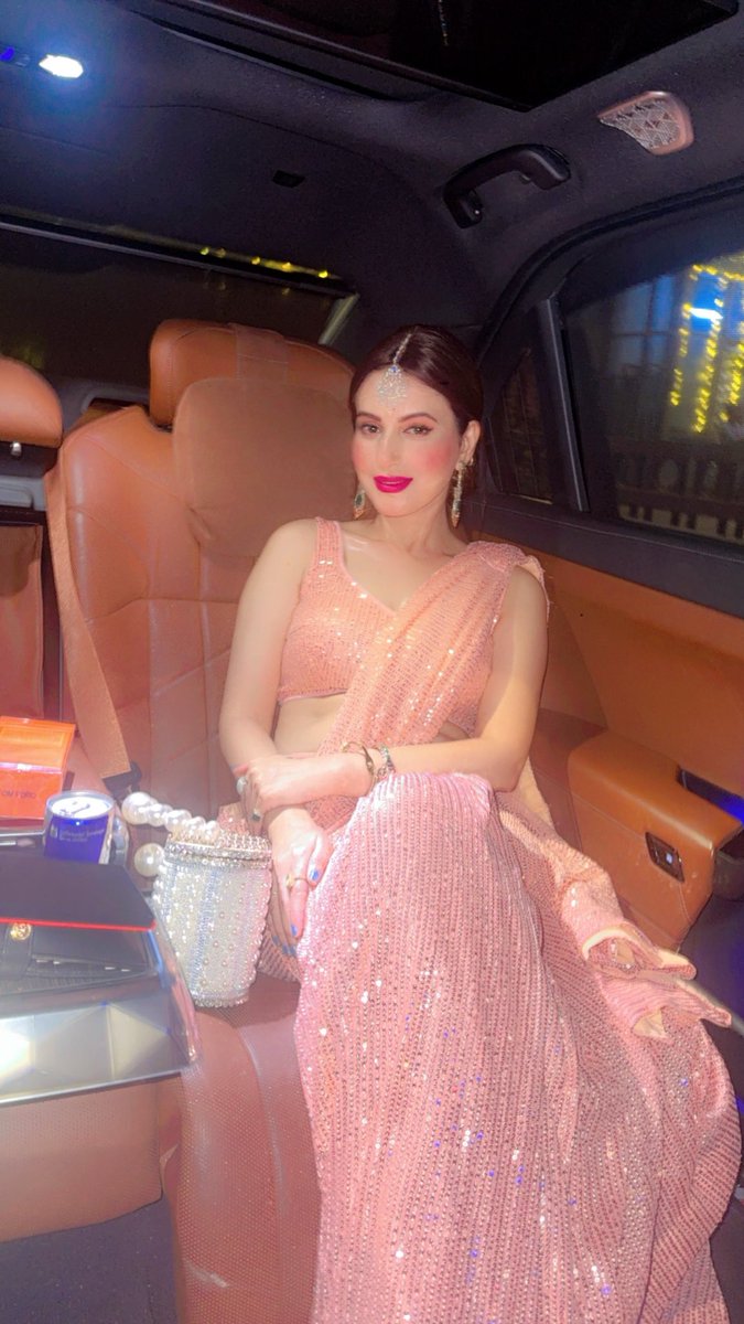 AnusmritiSarkar's tweet image. Diwali vibe 💓🧿✨

#HappyDiwali