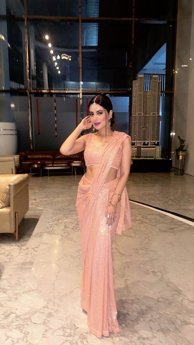 AnusmritiSarkar's tweet image. Diwali vibe 💓🧿✨

#HappyDiwali