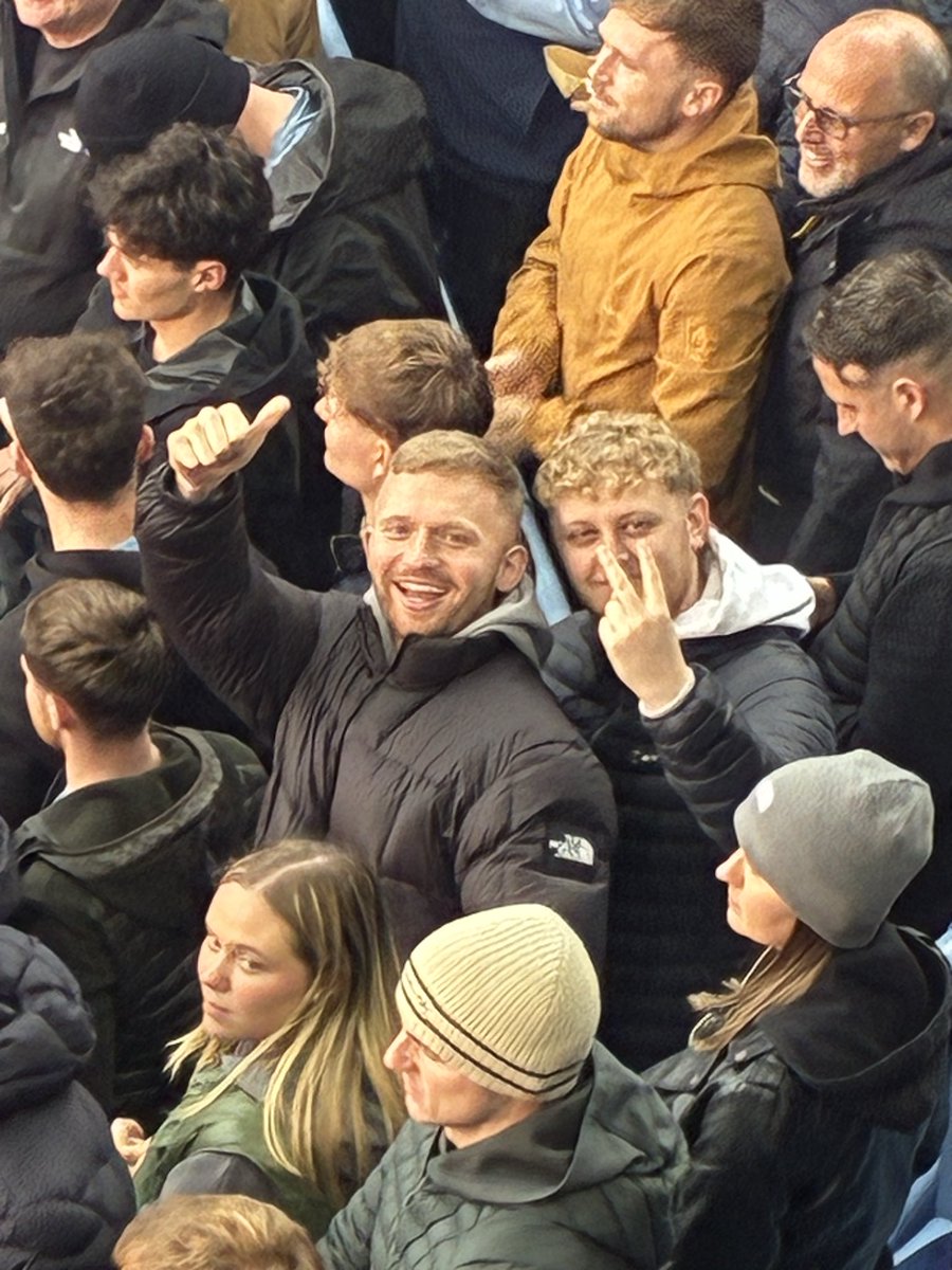 The boys in the cheap seats below <a href="/matthewfindlow/">matt</a> <a href="/MikeyWitts/">MIKEY_WITTS</a>