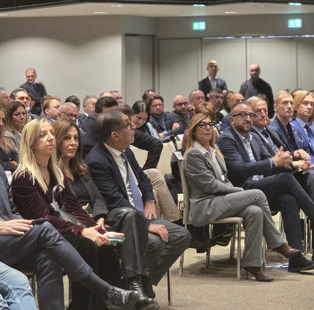 L’evento di Assago per i tre anni del governo ⁦#Meloni⁩ è la prova di una comunità unita e determinata. Dalla Lombardia sosteniamo il lavoro del Premier e di Fratelli d’Italia: meno burocrazia, più crescita, sicurezza e orgoglio nazionale. Il meglio deve ancora arrivare.