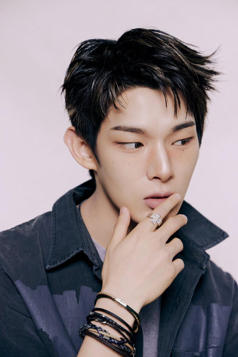 AHOF_official's tweet image. Concept Photo 3

#STEVEN #스티븐 

AHOF The 2nd Mini Album [The Passage]
➫ 2025.11.04. 6PM (KST)

#AHOF #아홉
#ThePassage