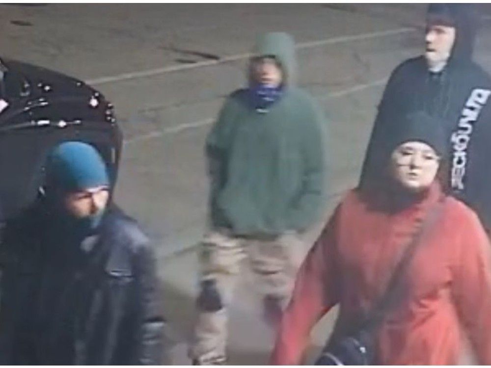TheWindsorStar's tweet photo. Five suspects sought after armed carjacking in west-end Windsor https://t.co/0j9gA8SsJO https://t.co/VKOX7pqqJk