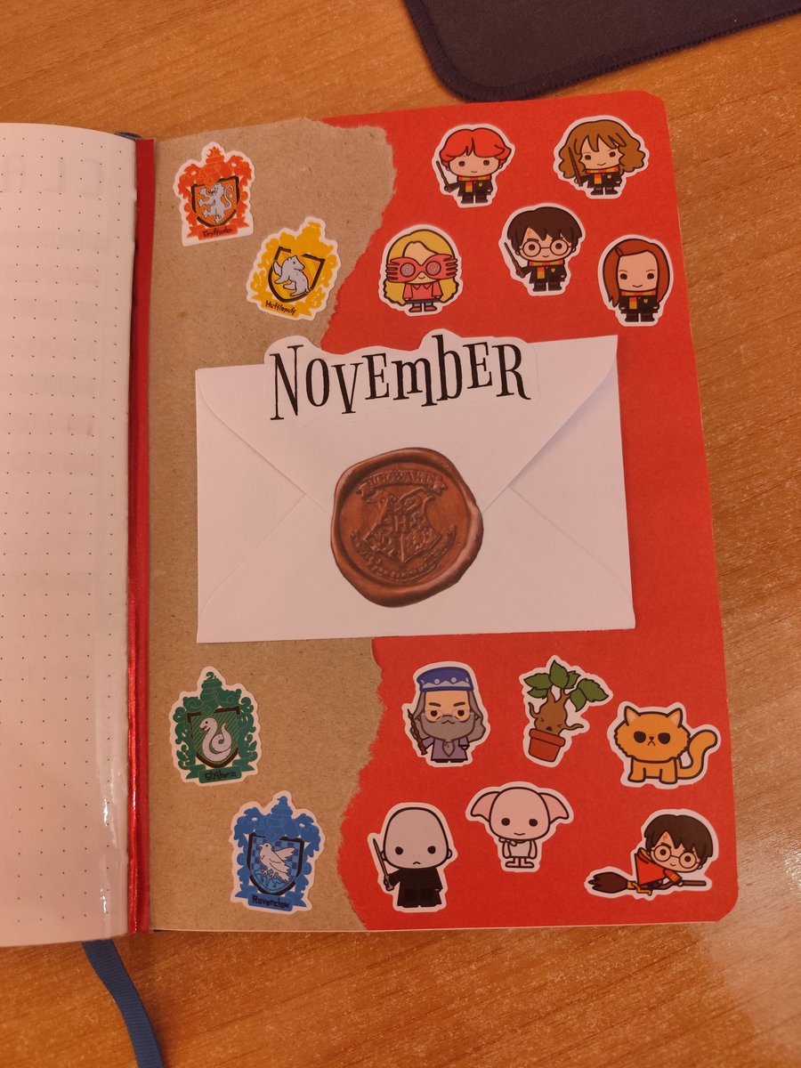 withlovesia_'s tweet image. Me regalaron stickers de Harry Potter así que he hecho el journal tematizado de ello ✨

#bulletjournal