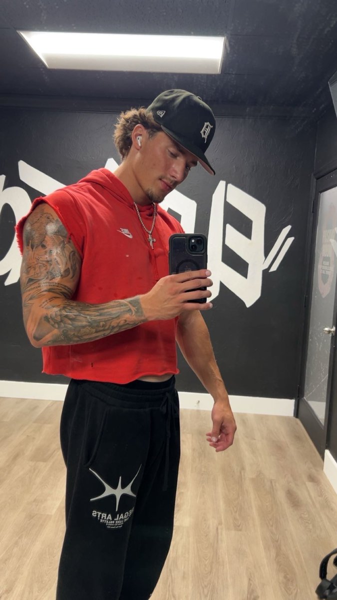 NoPlanPierre's tweet image. I can’t be denied 
I’m one of them
Look in my eyes
I’m one of them
Ahead of my time
I’m one of them
One of them I’m one of them ayyy!