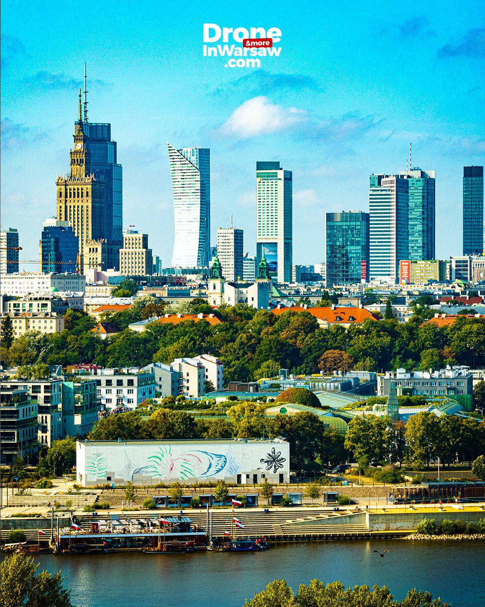 DroneInWarsaw's tweet photo. Pogoda dziś nie rozpieszcza, więc cofamy się do jednego ze słonecznych, letnich weekendów nad Wisłą.
------------------ 
UWAGA! Na stronie https://t.co/7leVU1jc57 trwa przedsprzedaż naszych kalendarzy WARSZAWA 2026 w promocyjnych cenach! Wysyłka już w pierwszej połowie listopada! https://t.co/pnfJI7INrQ