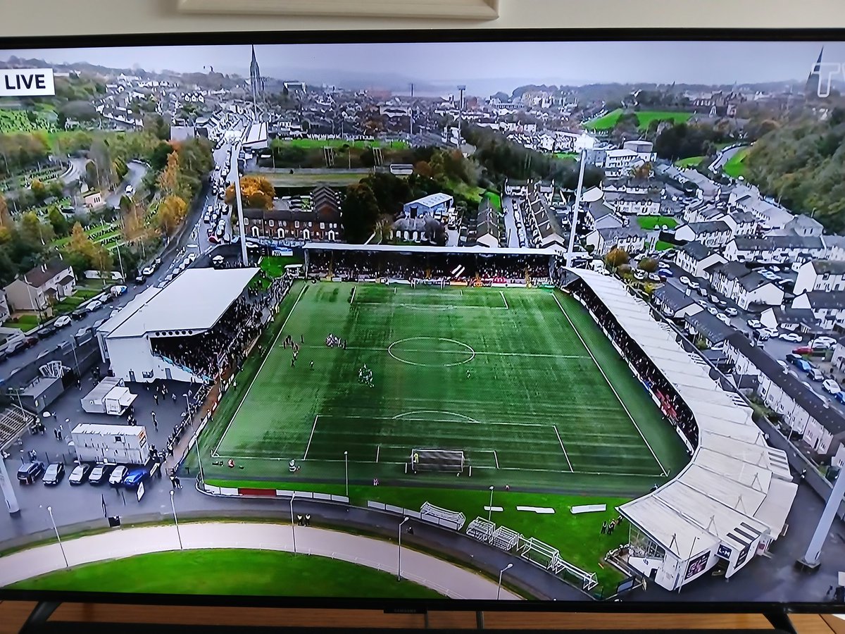 Aerial photography make the place look fantastic. Grass pitch, finish the Farren Stand, upgrade floodlights, and build a fourth stand (replace Southend stand too). We'd then have a stadium to rival any ground in Ireland.  #RAWA