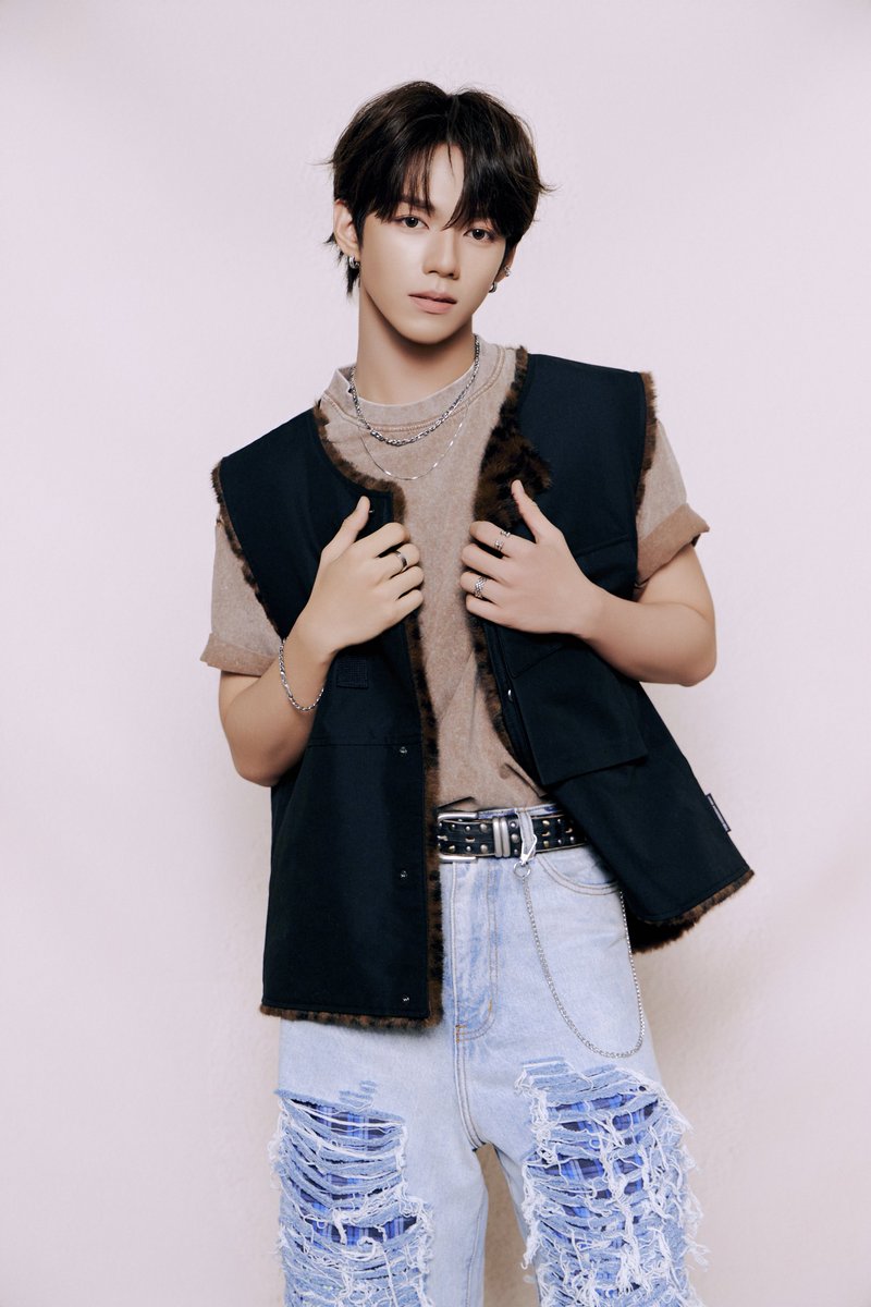 AHOF_official's tweet image. Concept Photo 3

#JL #제이엘 

AHOF The 2nd Mini Album [The Passage]
➫ 2025.11.04. 6PM (KST)

#AHOF #아홉
#ThePassage