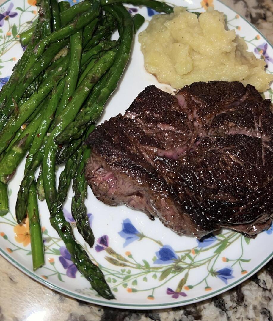 homevsfastfood's tweet image. [Homemade] steak with mashed potatoes and asparagus
👉 homecookingvsfastfood.com
#HomemadeSteak #MashedPotatoes #Asparagus #ComfortFood #Foodie #homecooking #food #recipes #foodpic #foodie #foodlover #cooking #hungry #goodfood #homecookingvsfastfood