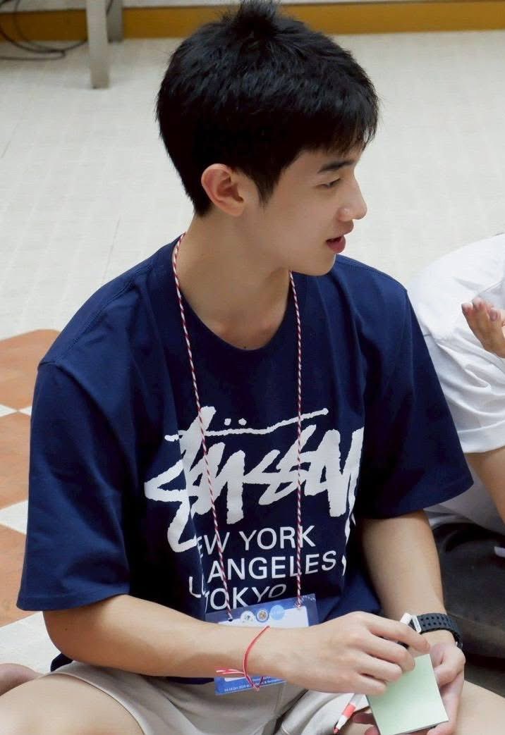 MomChilli2114's tweet photo. My son is very handsome, an idol with the most handsome when barefaced
He looks so FINE😍

#ProgressPassawish https://t.co/pnJuOGZE4v