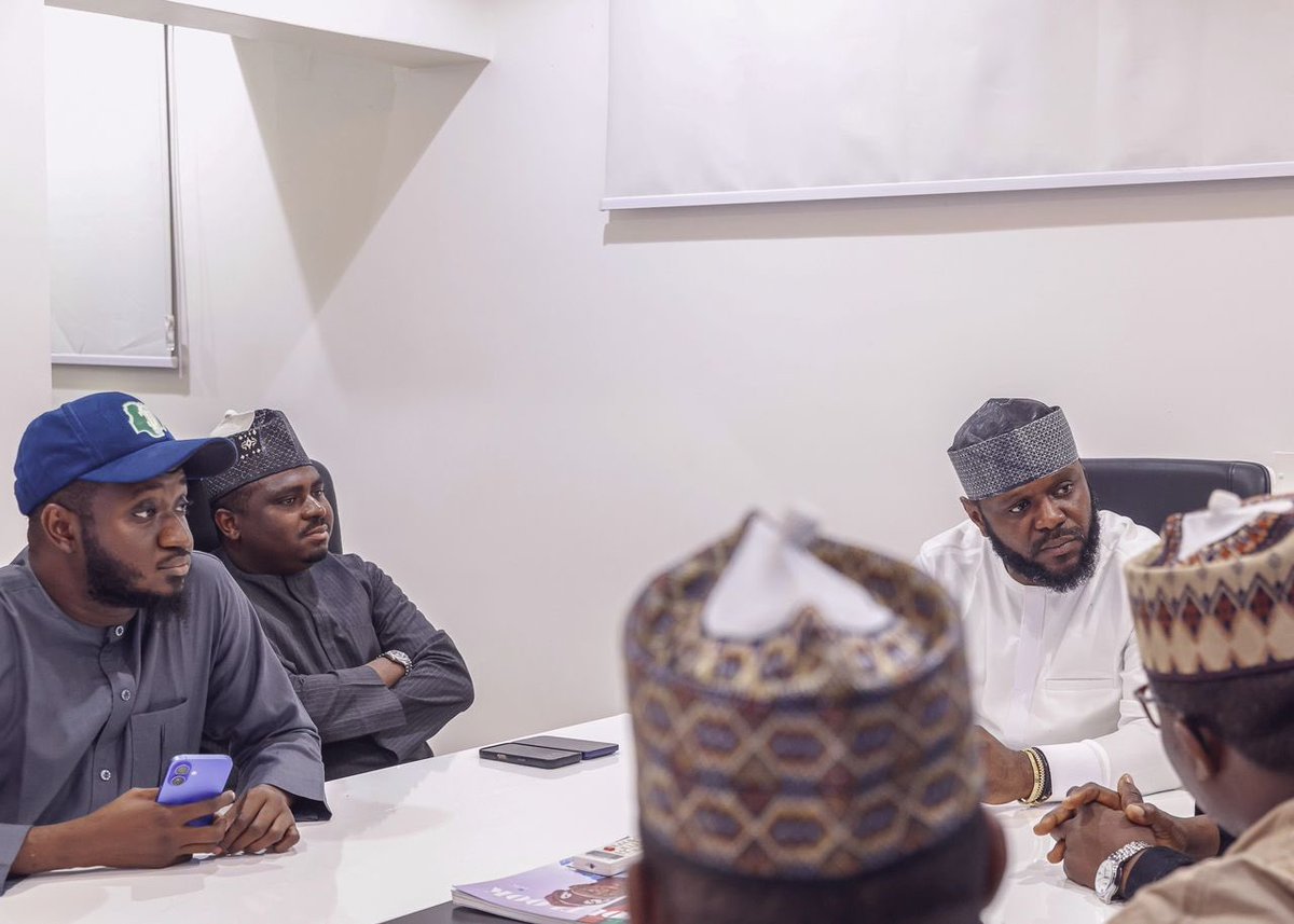 wvleed_kessiee's tweet image. The Senior Special Assistant to the President on Citizenship and Leadership, Hon. Nasir Bala Aminu Ja’oji, led his friend, Hon. Hussaini Abdulkarim (Mai Kero), Member representing Kaduna South Federal Constituency — who recently joined the ruling All Progressives Congress (APC)…