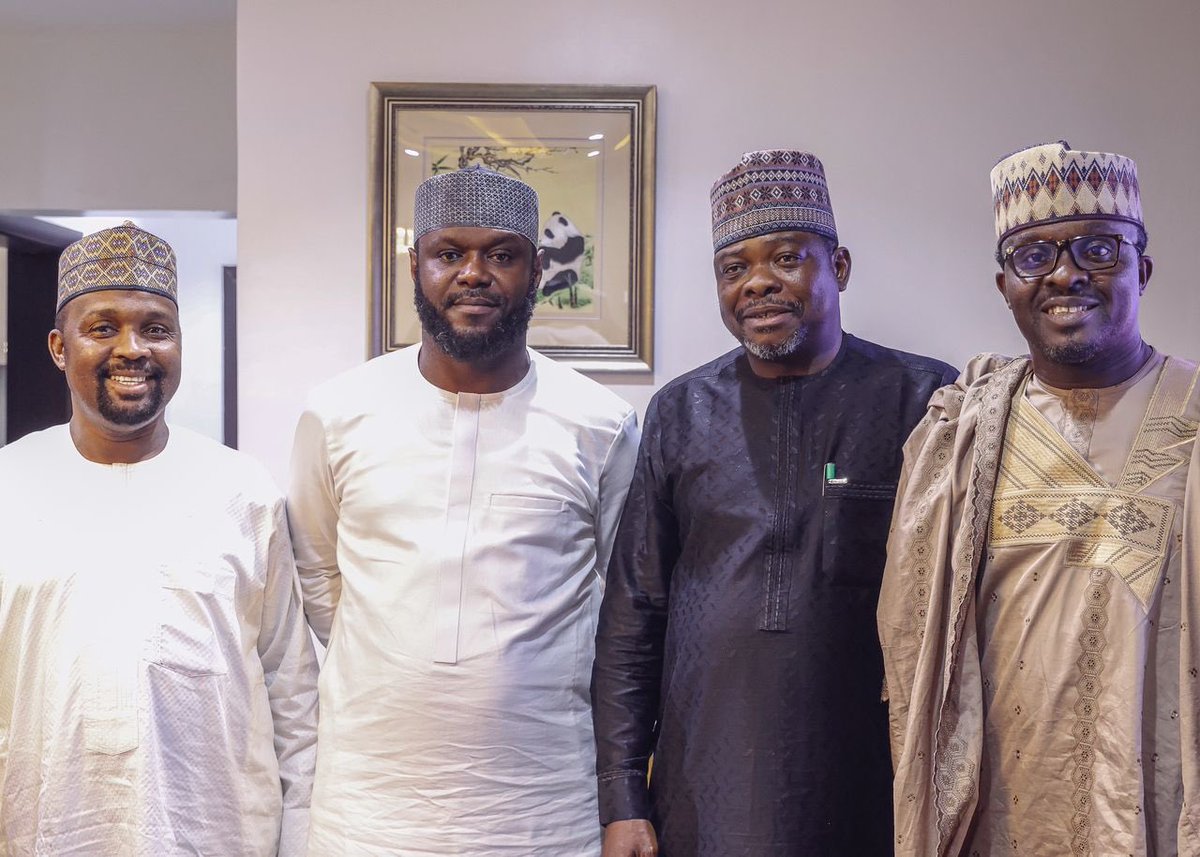 wvleed_kessiee's tweet image. The Senior Special Assistant to the President on Citizenship and Leadership, Hon. Nasir Bala Aminu Ja’oji, led his friend, Hon. Hussaini Abdulkarim (Mai Kero), Member representing Kaduna South Federal Constituency — who recently joined the ruling All Progressives Congress (APC)…
