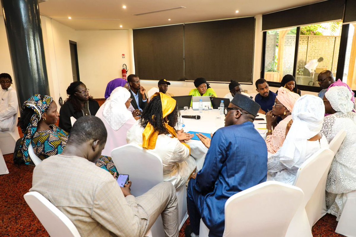 Les 23 et 24 octobre 2025, le Ministère de la Jeunesse, en partenariat avec la Commission de l’Éducation, de la Jeunesse, des Sports et des Loisirs de l’Assemblée nationale, l’UNFPA et le PNUD, a organisé un atelier à Dakar pour renforcer les compétences des jeunes députés.