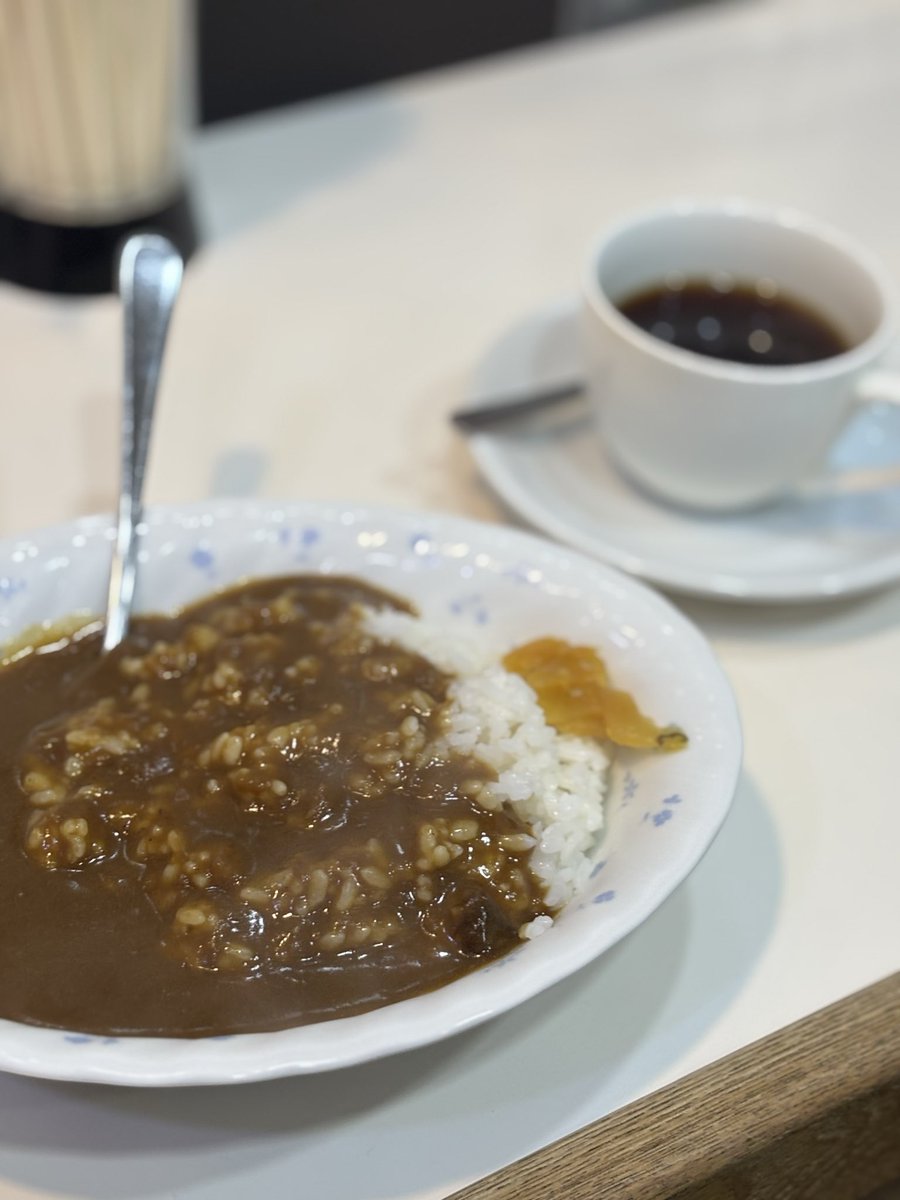 kodomoupdate's tweet photo. ふきガラス体験のあとは、おすすめいただいたピザ屋さんへ。こちらも窯があって！とても美味しいランチでした😋　そしてジャズフェスへ。贅沢な時間をすごし、館山駅でカレーを食べてから高速バスで東京へ戻りました🚌。今回も盛りだくさん！ありがとうございました✨

#こあっぷ　#みなジャズ https://t.co/59GrFe22me